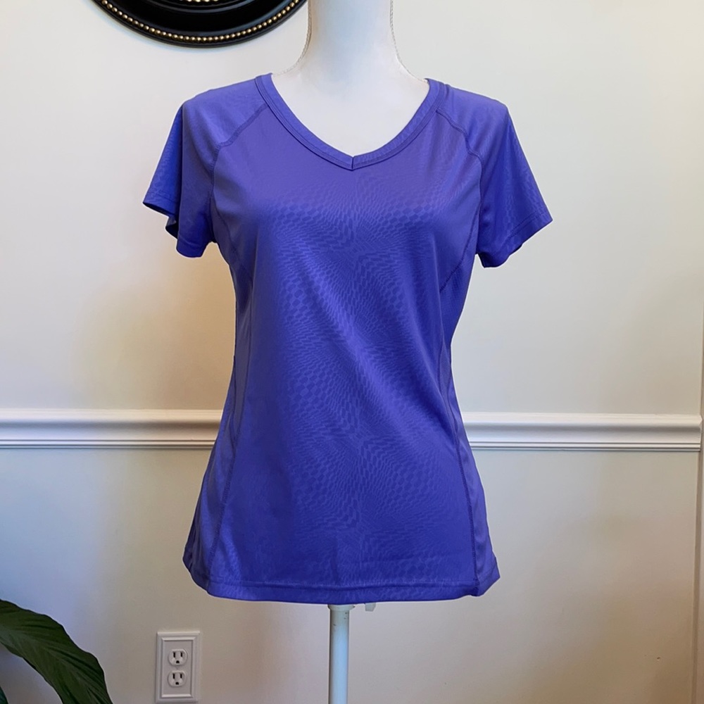 Tek Gear size Medium Top